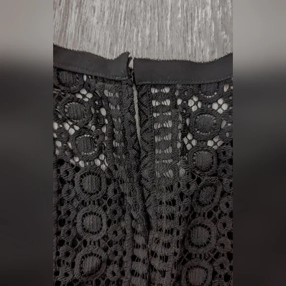 Women's Express Black Crochet Pleated Ruffle Blouse Long Sleeve Size Small EUC! - Picture 3 of 7